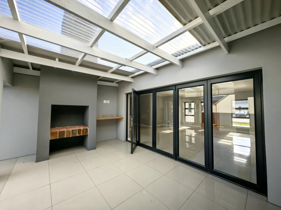 To Let 4 Bedroom Property for Rent in Blue Mountain Village Western Cape